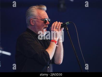 Paul McLoone des tons inférieurs lors de la représentation du groupe au festival Wickham, Hampshire, Royaume-Uni Banque D'Images