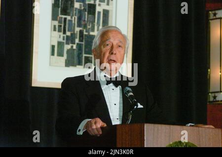 L’auteur DAVID MCCULLOUGH, deux fois lauréat du prix Pulitzer et du prix national du livre, dont les biographies les plus populaires de Harry Truman et de John Adams ont fait de lui l’un des historiens les plus populaires et les plus appréciés des États-Unis, est décédé le 7 août 2022, à l’âge de 89 ans. McCullough, qui a remporté les prix de biographies sur Truman (1992) et Adams (2001), est photographié lors du gala du Texas Book Festival de 2005, lorsqu'il était un auteur à l'honneur à l'événement à Austin. ©Bob Daemmrich Banque D'Images