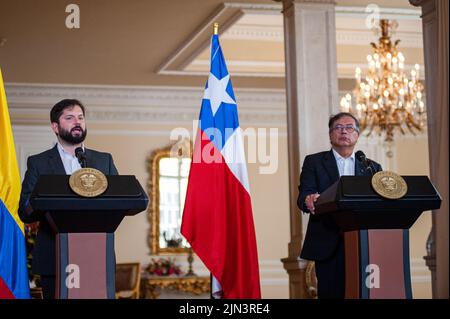 Bogota, Colombie, 8 août 2022. Le président chilien Gabriel Boric (à gauche) et le président colombien Gustavo Petro (à droite) s'expriment lors d'une conférence de presse avec les présidents de Colombie et du Chili, à Bogota (Colombie), au 8 août 2022. Photo de: CHEPA Beltran/long Visual Press Banque D'Images