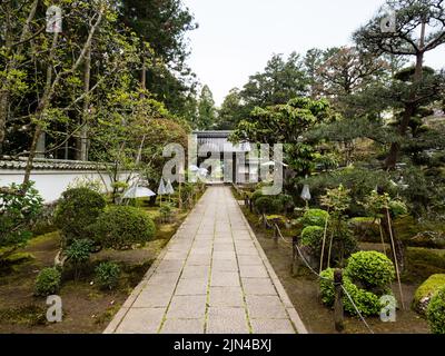 Nankoku, préfecture de Kochi, Japon - 6 avril 2018 : sur le terrain de Kokubunji, temple numéro 29 du pèlerinage de Shikoku Banque D'Images