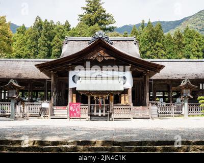 Kochi, Japon - 6 avril 2018 : principal complexe du sanctuaire historique de Tosa, désigné comme étant un important bien culturel au Japon Banque D'Images