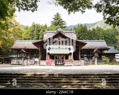 Kochi, Japon - 6 avril 2018 : principal complexe du sanctuaire historique de Tosa, désigné comme étant un important bien culturel au Japon Banque D'Images