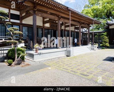 Kochi, Japon - 7 avril 2018 : salle principale de Sekkeiji, temple numéro 33 du pèlerinage de Shikoku Banque D'Images