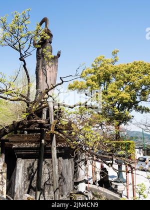 Kochi, Japon - 7 avril 2018 : sur le terrain de Kiyotakiji, temple numéro 35 du pèlerinage de Shikoku Banque D'Images