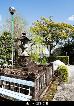 Kochi, Japon - 7 avril 2018 : sur le terrain de Kiyotakiji, temple numéro 35 du pèlerinage de Shikoku Banque D'Images