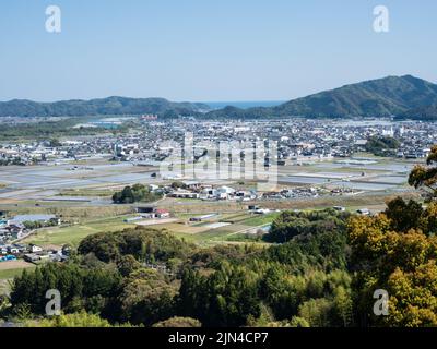 Vue sur la banlieue de Kochi depuis le point de vue de Kiyotakiji, temple numéro 35 du pèlerinage de Shikoku - Kochi, Japon Banque D'Images