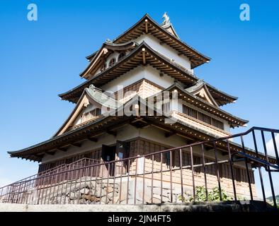 Suwa, Japon - 22 octobre 2017 : donjon principal reconstruit du château historique de Takashima Banque D'Images