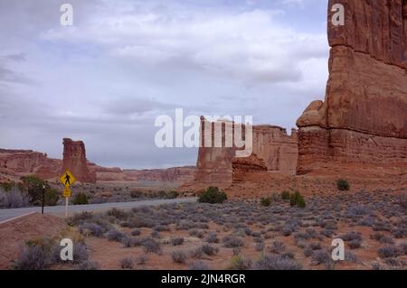 Photo de l'orgue dans le groupe des tours de palais de justice dans le parc national d'Arches situé à Moab, Utah, États-Unis d'Amérique fait en travaux administration de projet Banque D'Images