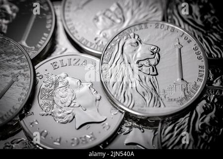 Monuments de Londres - Trafalgar Square - Silver Bullion coin Banque D'Images