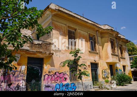 Ancien bâtiment abandonné dans la région de Plaka à Athènes Banque D'Images