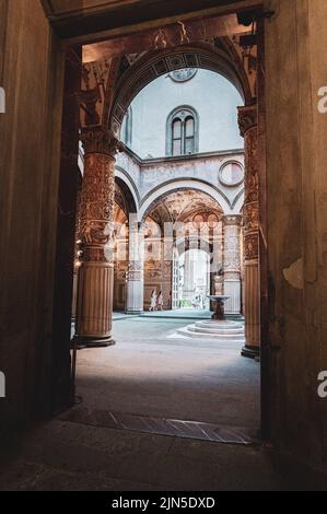 ITALIE, TOSCANE, FLORENCE 2022: La cour du Palazzo Vecchio ( Cortile di Michelozzo ) photographiée dans la lumière du matin Banque D'Images