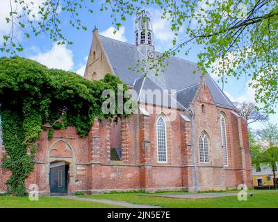 Bergen, pays-Bas. Mai 2014. Église (Ruinekerk, église de la ruine) dans le village hollandais de Bergen, pays-Bas. Photo de haute qualité. Banque D'Images