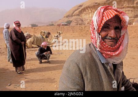 Jordanie, désert de Wadi Rum, Caraveurs bédouins Banque D'Images