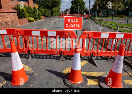 Panneau d'avertissement de route fermée Banque D'Images