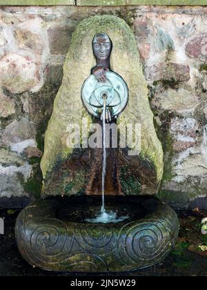 Bec de Malvhina de l'eau de source de Malvern et sculpture de Malvhina par Rose Garrard Grande Malvern Worcestershire Angleterre Banque D'Images