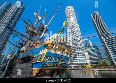 Londres Royaume-Uni 9 août 2022 de grandes files d'attente se sont formées à South Quay aujourd'hui pour visiter le Replica 18th siècle navire suédois Göteborg amarré à South Dock Quay dans Canary Wharf. Ouvert aux visiteurs tous les jours jusqu'au 12 août Paul Quezada-Neiman/Alay Live News Banque D'Images