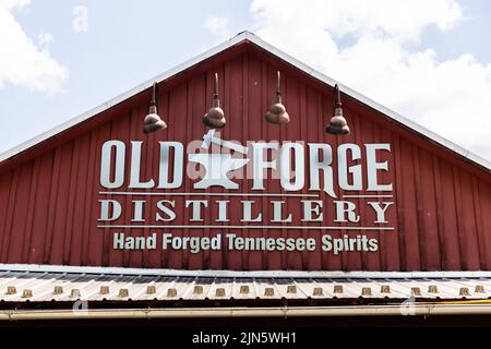 La distillerie Old Forge est située dans la partie Old Mill de Pigeon Forge, dans les Smoky Mountains, et offre divers types de spiritueux artisanaux. Banque D'Images