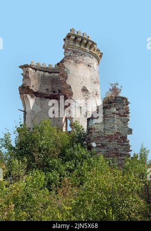 La tour ruinée du château de Chervonohorod en Ukraine Banque D'Images