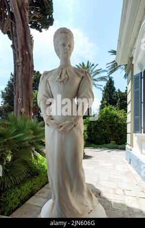 Statue De Kaiserin Elisabeth Von Osterreich Empress D'Autriche Au Palais Achilleion, Corfou, Grèce Banque D'Images