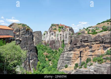 La vue sur le monastère Saint du Grand Meteoron, le plus grand des monastères situés à Meteora, Grèce Banque D'Images