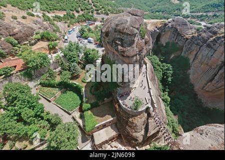 Vue depuis le monastère Saint de Varlaam, le deuxième plus grand monastère du complexe de Meteora, Grèce Banque D'Images