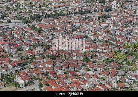 La vue aérienne de la ville de Kalambaka en Grèce Banque D'Images