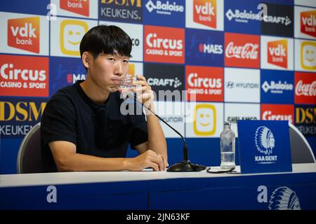 Gent. Belgique, 09 août 2022, le joueur de KAA Gent Hyunseok Hong (Hongy) photographié lors d'une conférence de presse du club belge de football KAA Gent pour présenter un nouveau joueur, mardi 09 août 2022 à Gand. BELGA PHOTO JAMES ARTHUR GEKIERE Banque D'Images