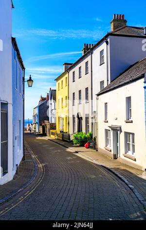 Architecture géorgienne colorée dans St Mary's Street à Tenby, Pembrokeshire, pays de Galles, Royaume-Uni Banque D'Images