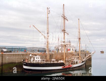 Ramsey, Île de Man - 16 juin 2022 : navire d'entraînement à voile Pelican de Londres au quai de Ramsey. Banque D'Images