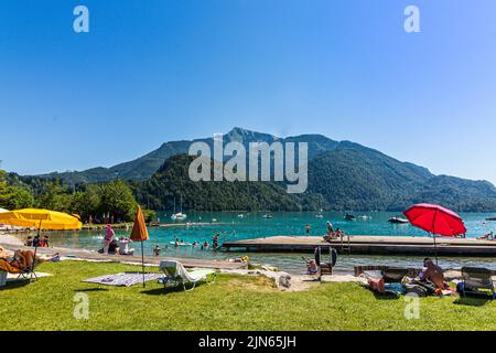 Le port à St Gilgen un village près du Wolfgangsee dans l'état autrichien de Salzbourg, dans la région de Salzkammergut. Autriche Banque D'Images