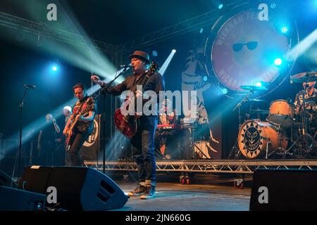 Mark Chadwick et Dan Donnelly des Levelers se présentant au Wickham Festival, Hampshire, Royaume-Uni. 6 août 2022 Banque D'Images