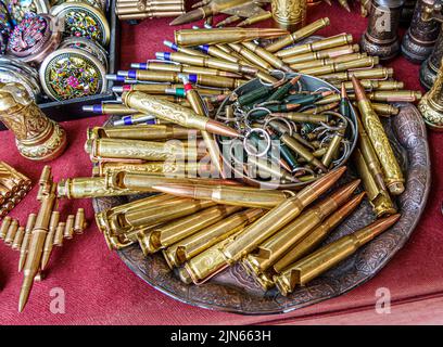 Sarajevo, Bosnie - 2 mai 2022 - les balles de guerre ont été converties en stylos de paix. Banque D'Images