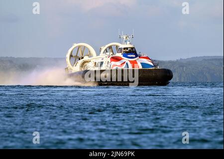 Island Flyer un aéroglisseur exploité par HoverTravel sur les services passagers à travers le Solent entre Southsea et Ryde - août 2022. Banque D'Images