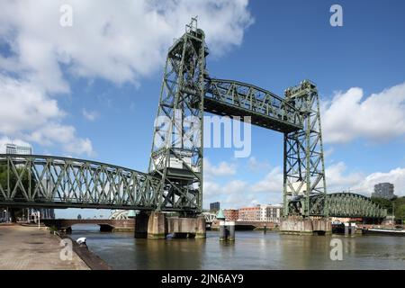 De Hef ou le pont de levage Koningshaven (1927), Rotterdam, pays-Bas. Banque D'Images