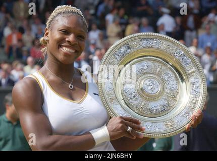 Photo du dossier datée du 06-07-2002, de Serena Williams, qui a annoncé sa retraite imminente du tennis. Date de publication : mardi 9 août 2022. Banque D'Images