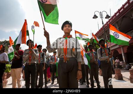 New Delhi, Inde. 9th août 2022. Les étudiants participent à un rassemblement avant le jour de l'indépendance à New Delhi, en Inde, le 9 août 2022. La Journée de l'indépendance est célébrée chaque année le 15 août en Inde. Crédit : Javed Dar/Xinhua/Alay Live News Banque D'Images