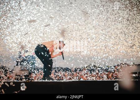 Stockholm, Suède. 01st, juillet 2022. Le groupe de rock américain imagine Dragons donne un concert en direct pendant le festival de musique suédois Lollapalooza Stockholm 2022 à Stockholm. Ici, le chanteur Dan Reynolds est vu en direct sur scène. (Crédit photo: Gonzales photo - Tilman Jentzsch). Banque D'Images