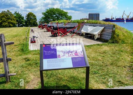 Baltimore, MD, États-Unis – 2 août 2022 : canons au monument national de fort McHenry et au sanctuaire historique de Baltimore. Banque D'Images