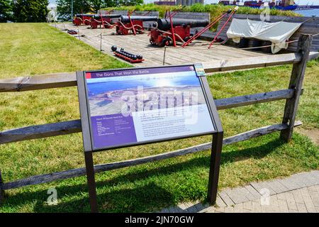 Baltimore, MD, États-Unis – 2 août 2022 : canons au monument national de fort McHenry et au sanctuaire historique de Baltimore. Banque D'Images