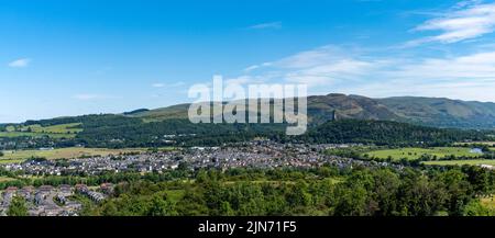 Stirling, Royaume-Uni - 20 juin 2022 : vue panoramique de la Forth Valley et de Stirling et du Wallace Monument sur la colline Banque D'Images