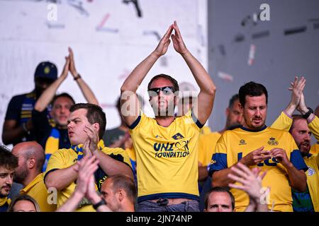 Les supporters de l'Union photographiés avant un match entre le Scottish Rangers FC et l'équipe belge de football Royale Union Saint-Gilloise, mardi 09 août 2022 à Glasgow, la jambe de retour au troisième tour de qualification de la compétition de l'UEFA Champions League. BELGA PHOTO LAURIE DIEFFEMBACQ Banque D'Images