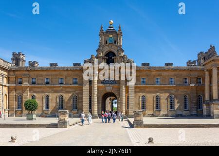 Porte d'entrée, la Grande Cour, Palais de Blenheim, Woodstock, Oxfordshire, Angleterre, Royaume-Uni Banque D'Images