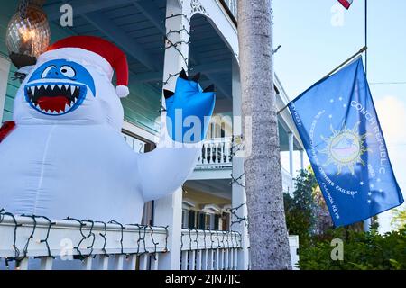 Un bonhomme de neige abominable à Key West, Floride, États-Unis pendant les fêtes de Noël Banque D'Images