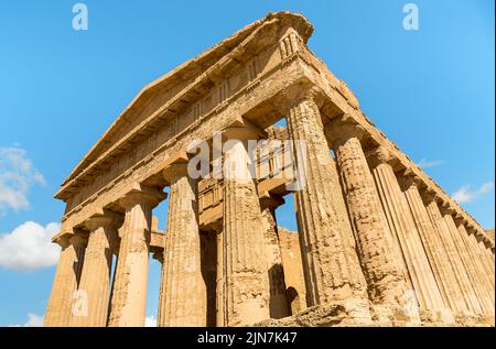Temple de Concordia, situé dans le parc de la Vallée des temples à Agrigento, Sicile, Italie Banque D'Images