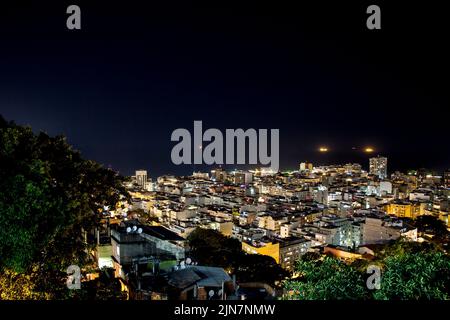 Nuit à Cantagalo Hill Favela Banque D'Images