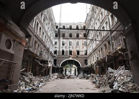 Un appartement en ruines vu à Kharkiv. Bâtiment détruit dans le centre-ville historique de Kharkiv, Ukraine. 1st août 2022. (Photo de Mykhaylo Palinchak/SOPA Images/Sipa USA) crédit: SIPA USA/Alay Live News Banque D'Images