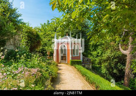 La magnifique Eagle House dans les jardins rococo de Painswick construit pour Benjamin Hyett dans les Cotswolds, Gloucestershire Banque D'Images