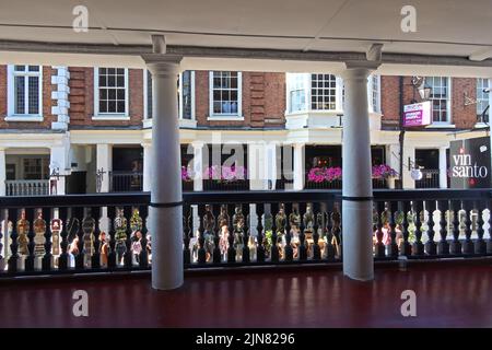 Chester, lignes distinctives, Eastgate Street, Chester, Cheshire, Angleterre, ROYAUME-UNI, CH1 1LT Banque D'Images