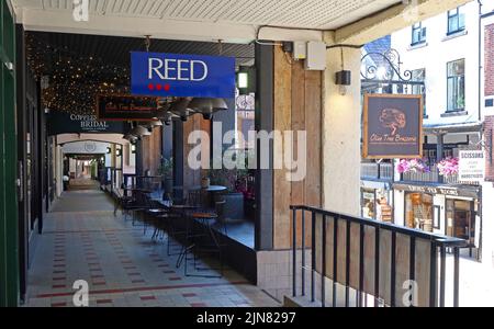 Chester, lignes distinctives, Eastgate Street, Chester, Cheshire, Angleterre, ROYAUME-UNI, CH1 1LT Banque D'Images