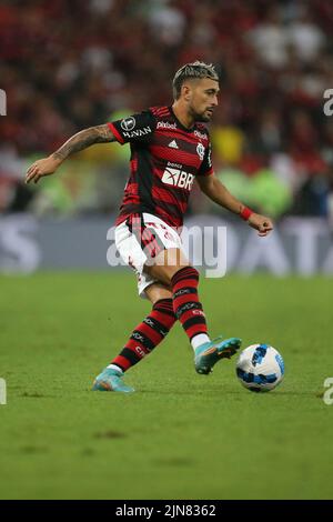 Rio de Janeiro, Brésil. 09th août 2022. Giorgian de Arrascaeta do Flamengo, pendant le match entre Flamengo et Corinthiens, pour les quarts de finale de la Copa Libertadores 2022, au stade Maracana ce mardi 09. 30761 (Daniel Castelo Branco/SPP) crédit: SPP Sport presse photo. /Alamy Live News Banque D'Images